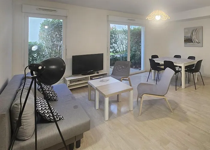 2 Bedroom In Lägenhet Le Pellerin